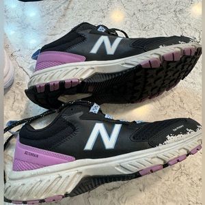 New Balance women’s running shoes size 8B 510